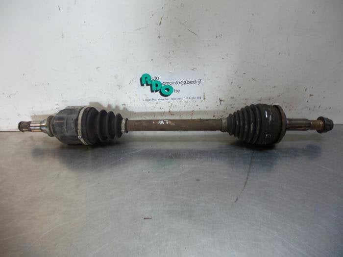 Aandrijfas links-voor van een Toyota Auris (Auris 07-), Gebruikt, -, -, Ophalen of Verzenden