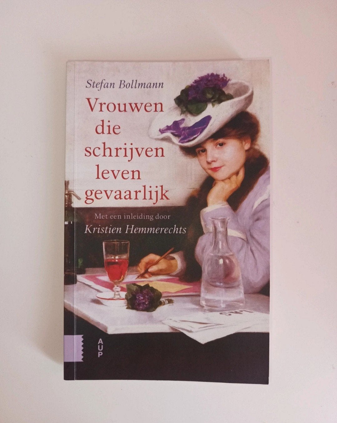 Vrouwen die schrijven levensgevaarlijk van Kristien Hemmerec, Boeken, Ophalen of Verzenden, Zo goed als nieuw, Maatschappij en Samenleving
