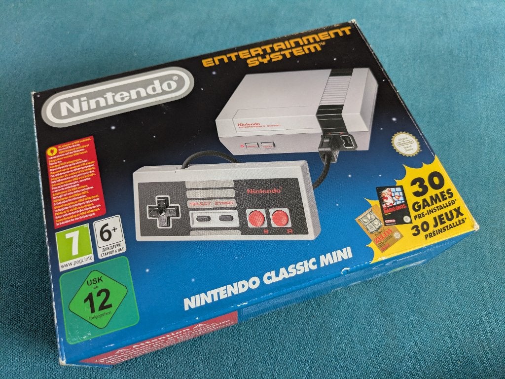 Nintendo Classic Mini NES, Games en Spelcomputers, Ophalen of Verzenden, Zo goed als nieuw, Met 2 controllers, Met games