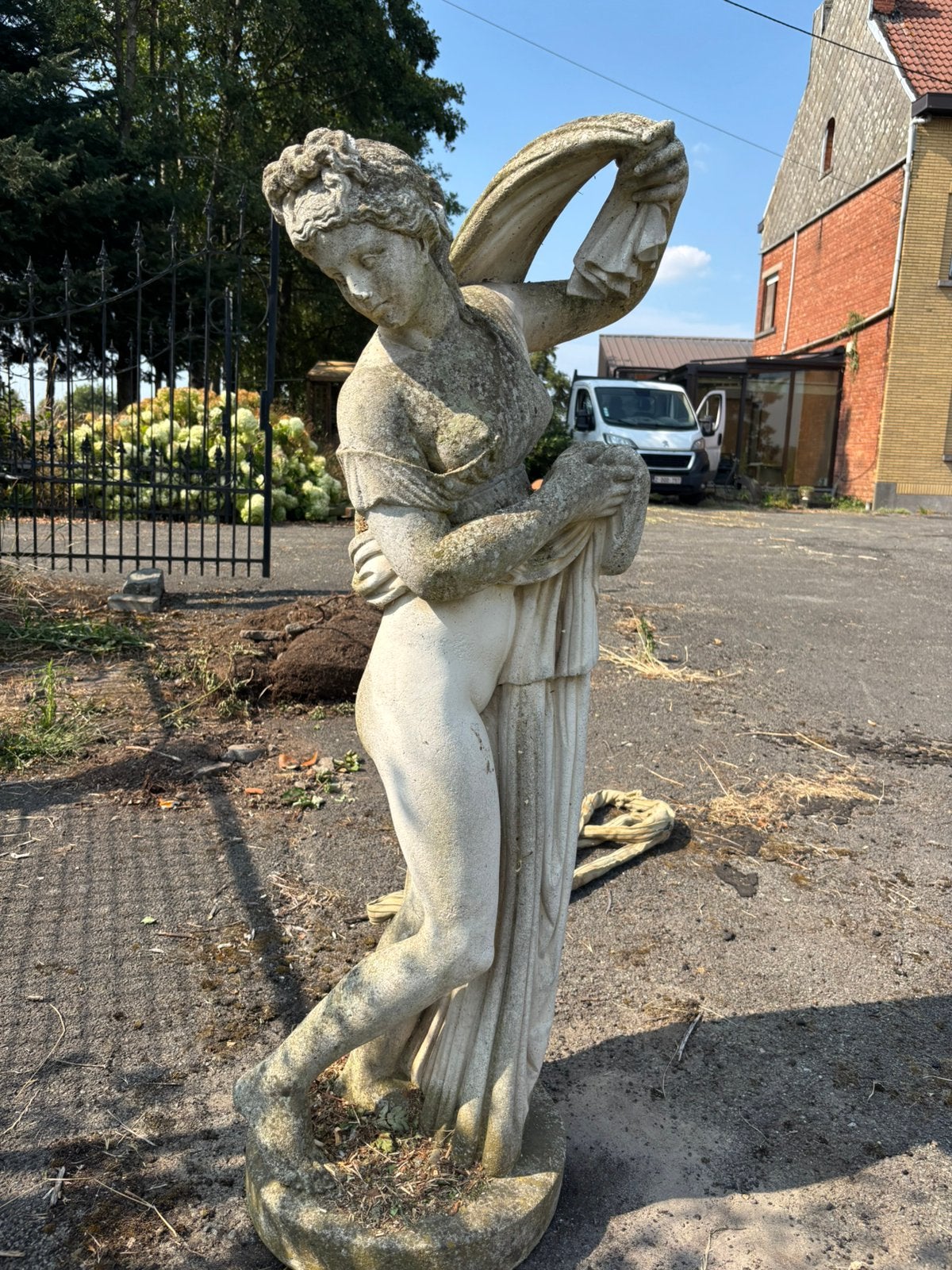 Groot klassiek gietstenen tuinbeeld – Vrouw – ca. 140 cm, Enlèvement, Comme neuf, Béton