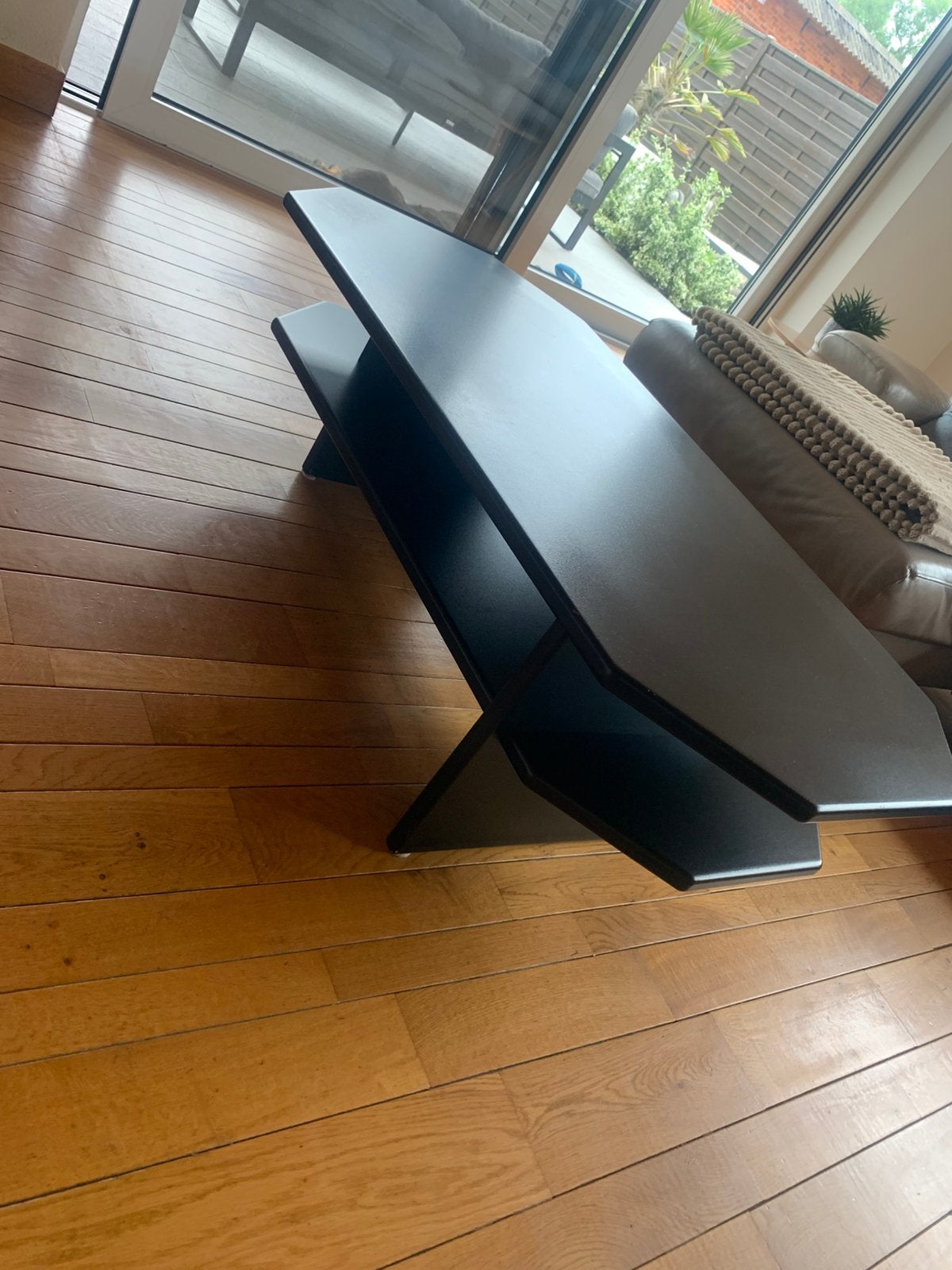 Zwarte stevige houten salontafel, Ophalen, Gebruikt