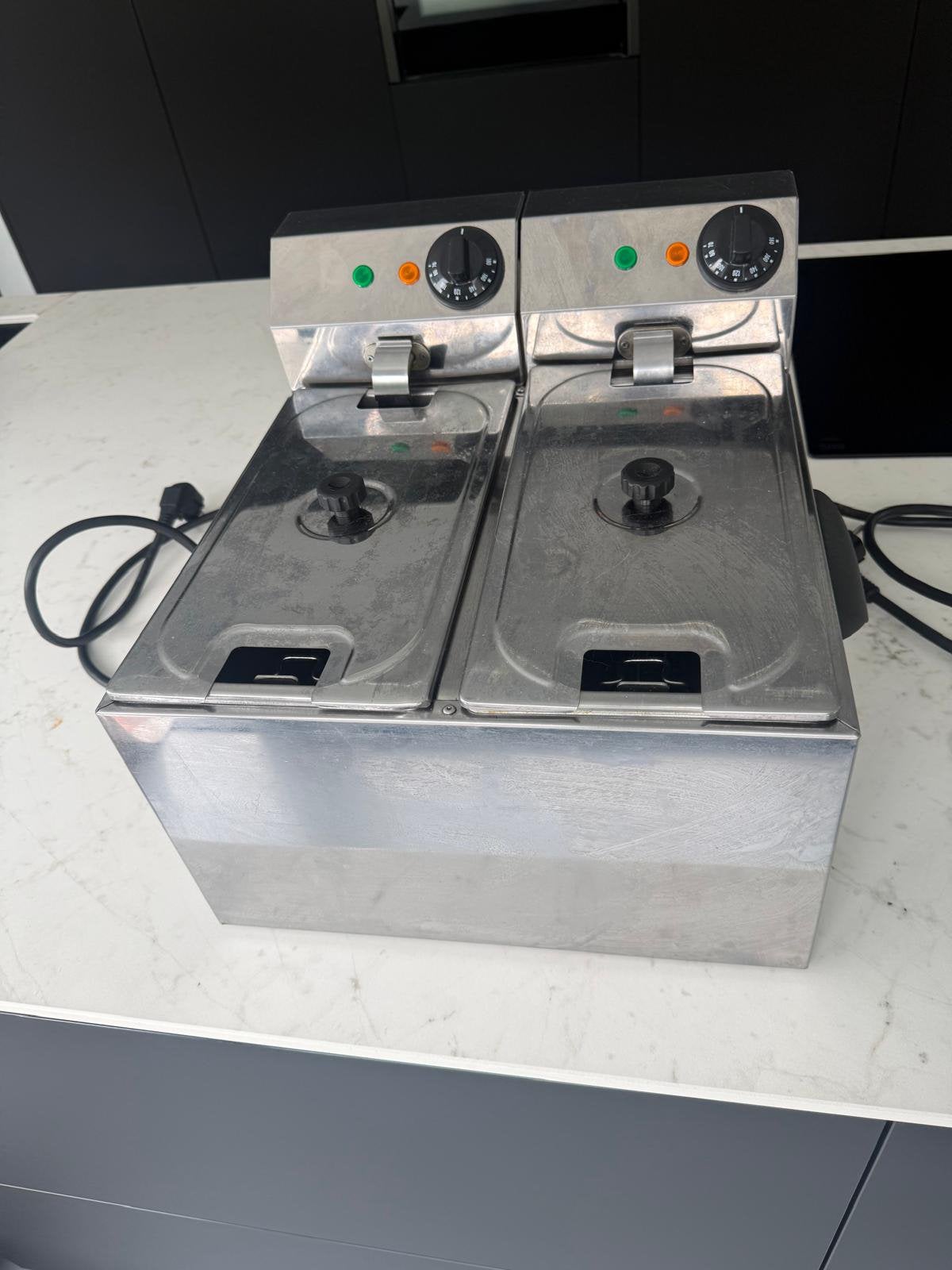 Professionele dubbele friteuse, Elektronische apparatuur, 3 tot 4 liter, Ophalen, Gebruikt, Duo-friteuse