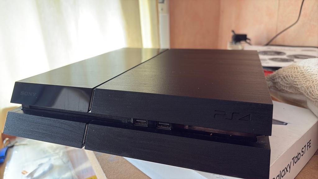 La PS4 Slim fonctionne très bien, Consoles de jeu & Jeux vidéo, Consoles de jeu | Sony PlayStation 4, 500 GB, Sans contrôleur