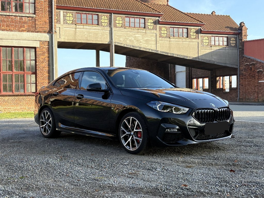 BMW 218i gran coupe M pack Sportieve looks & premium comfort, Auto's, Verwarmde buitenspiegels, Zwart, 3 cilinders, BMW Premium Selection