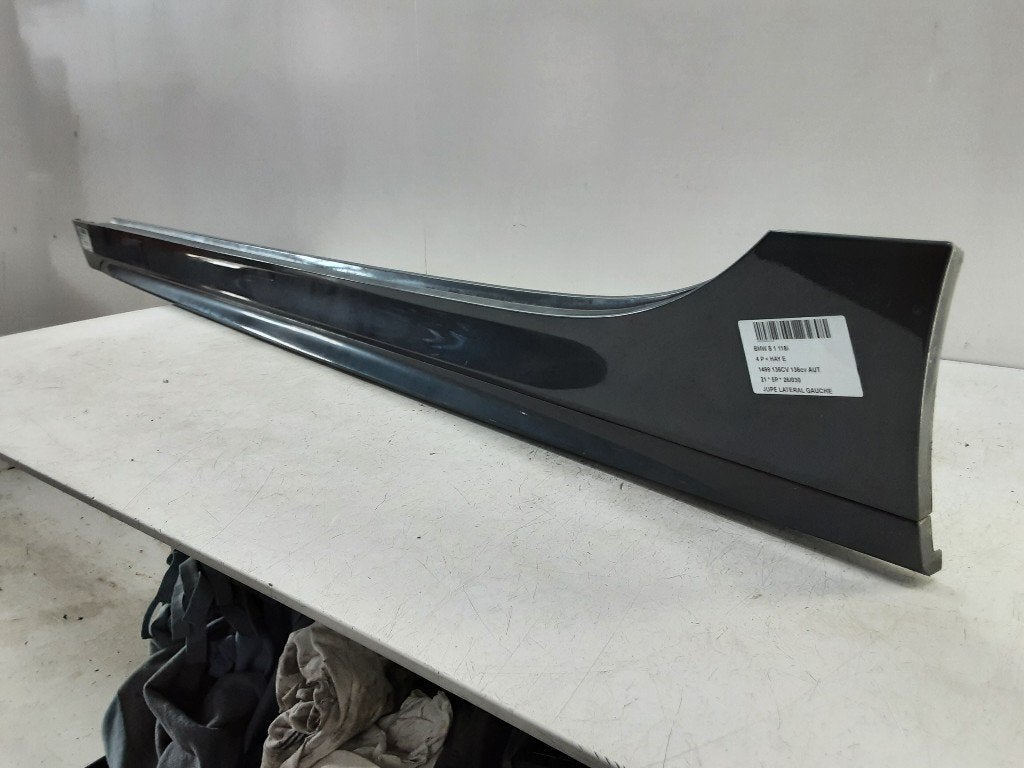 GARNITURE SEUIL DE PORTE BMW 1 serie (F40) (51778072573), Utilisé, BMW, Petuelring 130
80809  München, DE, Bayerische Motoren Werke AG