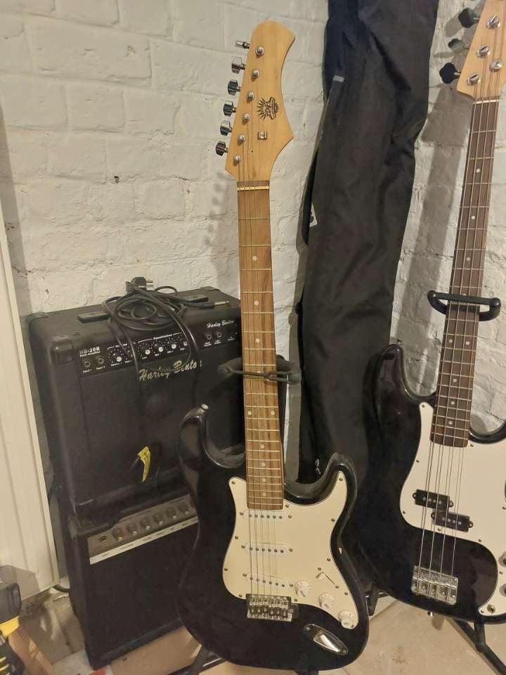 Lot guitare et basse avec ampli, Musique & Instruments, Enlèvement, Comme neuf, Avec ampli