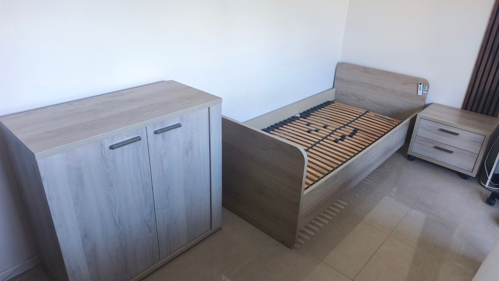 bed,Nachttafel,commode, lattenbodemlattenbodem .
150€ 
even, Huis en Inrichting, Slaapkamer | Complete slaapkamers, Ophalen, Eenpersoons