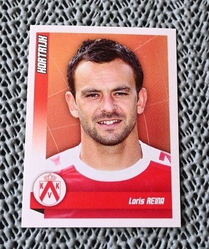Panini Football 2011 KV Kortrijk / Loris Reyna, Verzamelen, Sportartikelen en Voetbal, Verzenden, Nieuw, Poster, Plaatje of Sticker