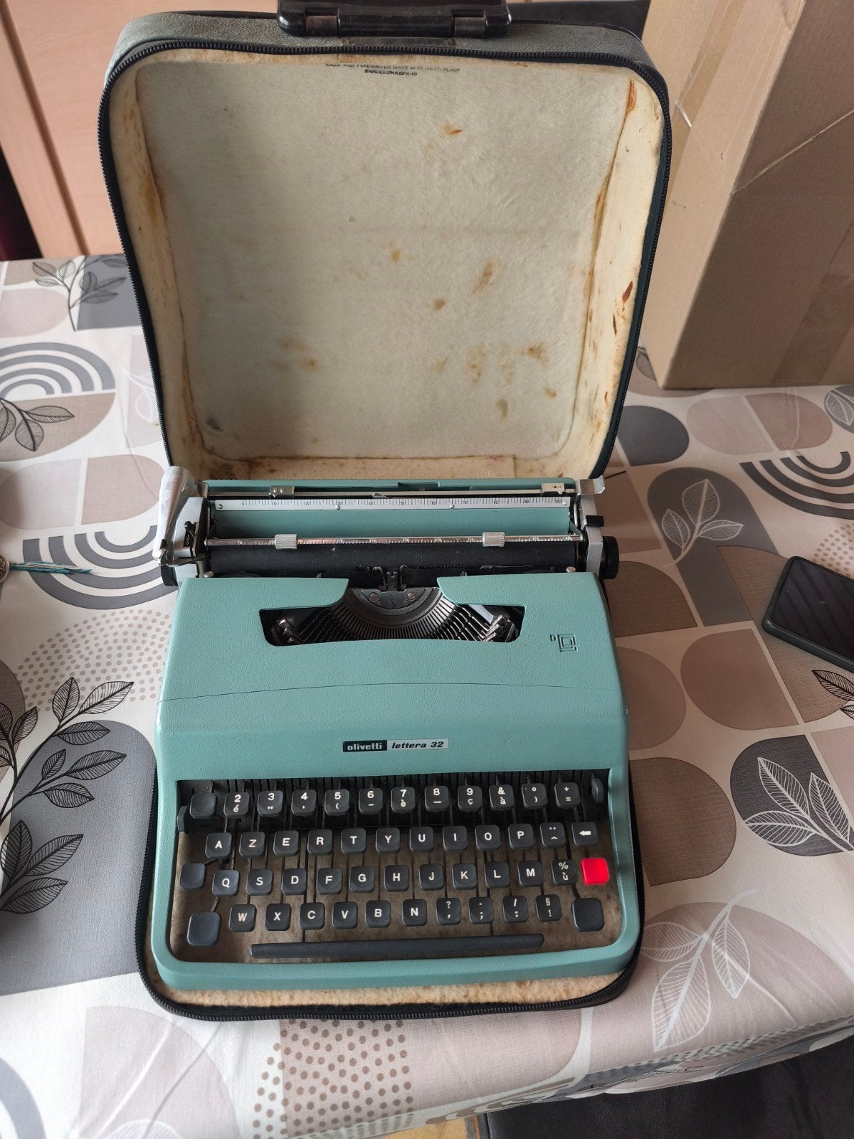 Machine a écrit Olivetti, Divers, Enlèvement