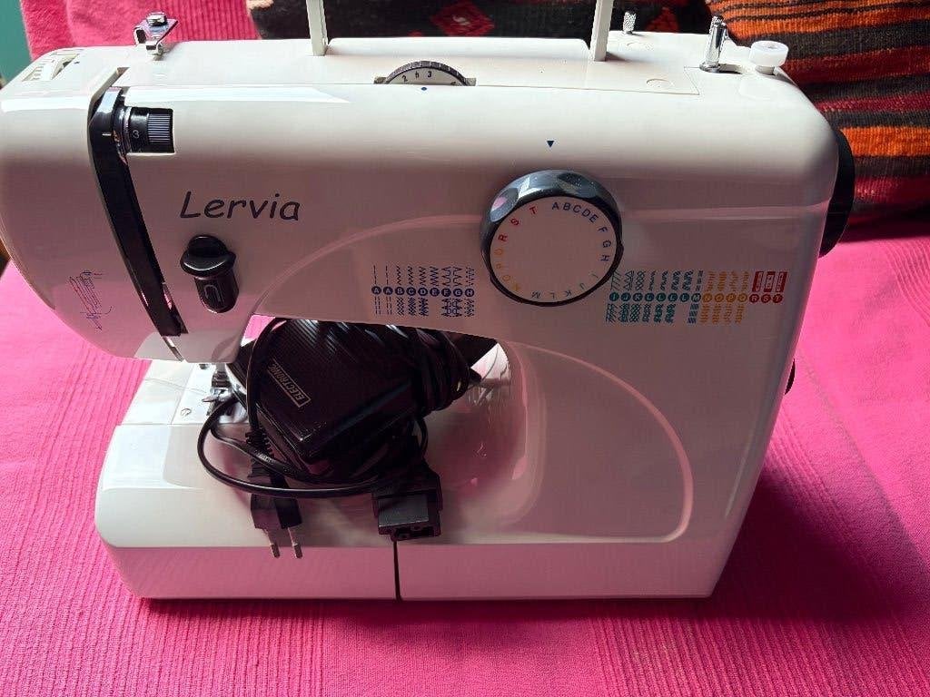 ===> Naaimachine Lervia <===, Hobby en Vrije tijd, Naaimachines en Toebehoren, Ophalen, Zo goed als nieuw, Naaimachine, Overige merken
