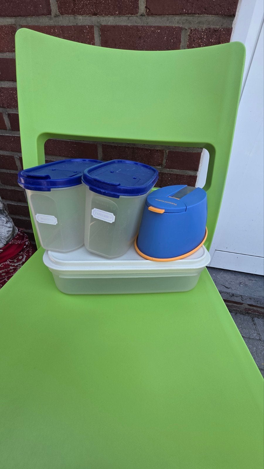 Tupperware voorraad dozen, Enlèvement