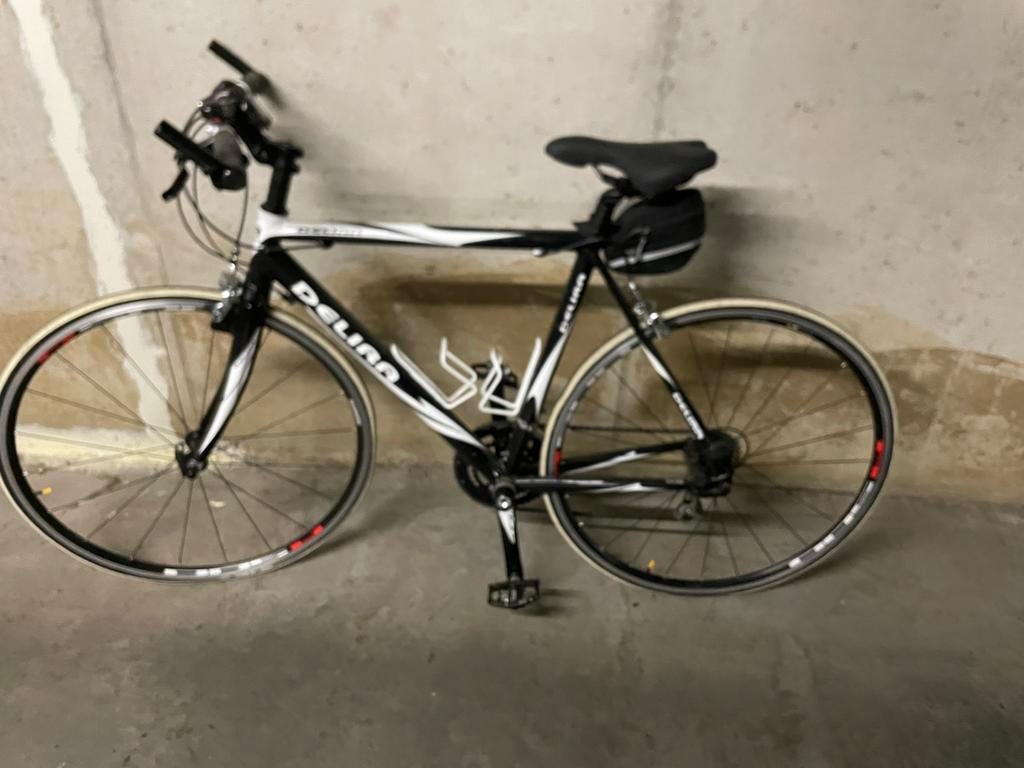 Sportfiets zwart/wit, Fietsen en Brommers, 28 inch, Velgrem, Zo goed als nieuw, 15 tot 20 versnellingen