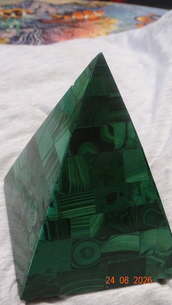 GRANDE PYRAMIDE EN MALACHITE, Enlèvement, Minéral