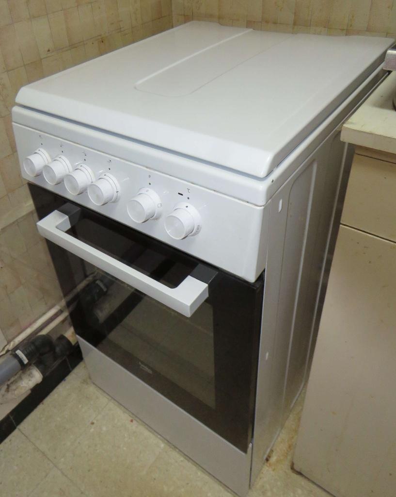 Fornuis op gas met elektrische oven, Elektronische apparatuur, Fornuizen, Ophalen, Grill, 4 kookzones, Zo goed als nieuw