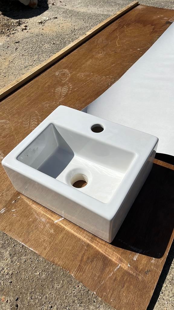 Keramische lavabo, Doe-het-zelf en Bouw, Sanitair, Ophalen, Zo goed als nieuw, Kraan