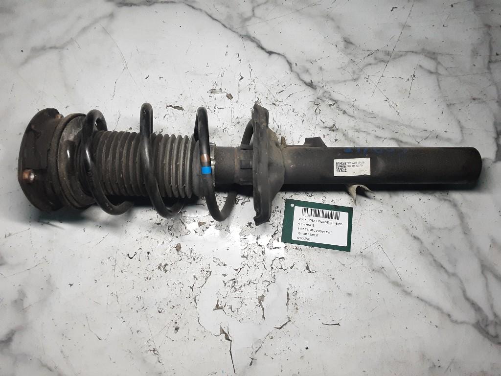 AMORTISSEUR OU ABSORBEUR DE CHOC AVANT DROIT Golf VII (AUA), Volkswagen, Mevr. I. Hauben, Utilisé, Rue de l'Espoir 34 34
4030  GRIVEGNÉE, BE