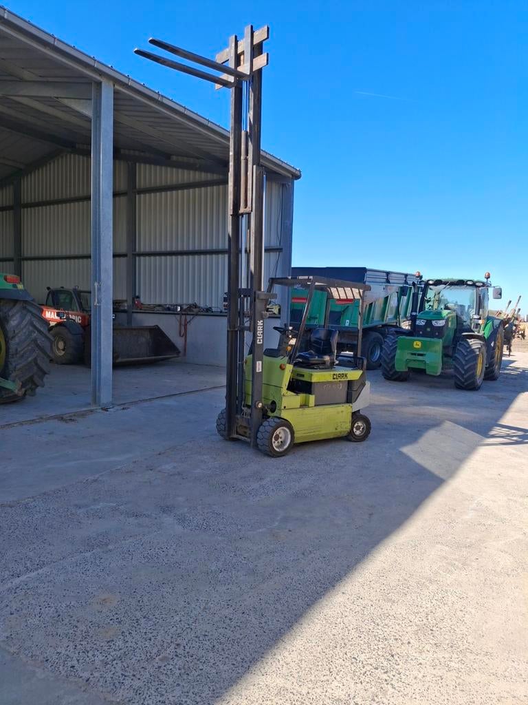 Clark 2 ton triplex elektrisch, Zakelijke goederen, Ophalen of Verzenden, Clark, Vergel105@hotmail.com