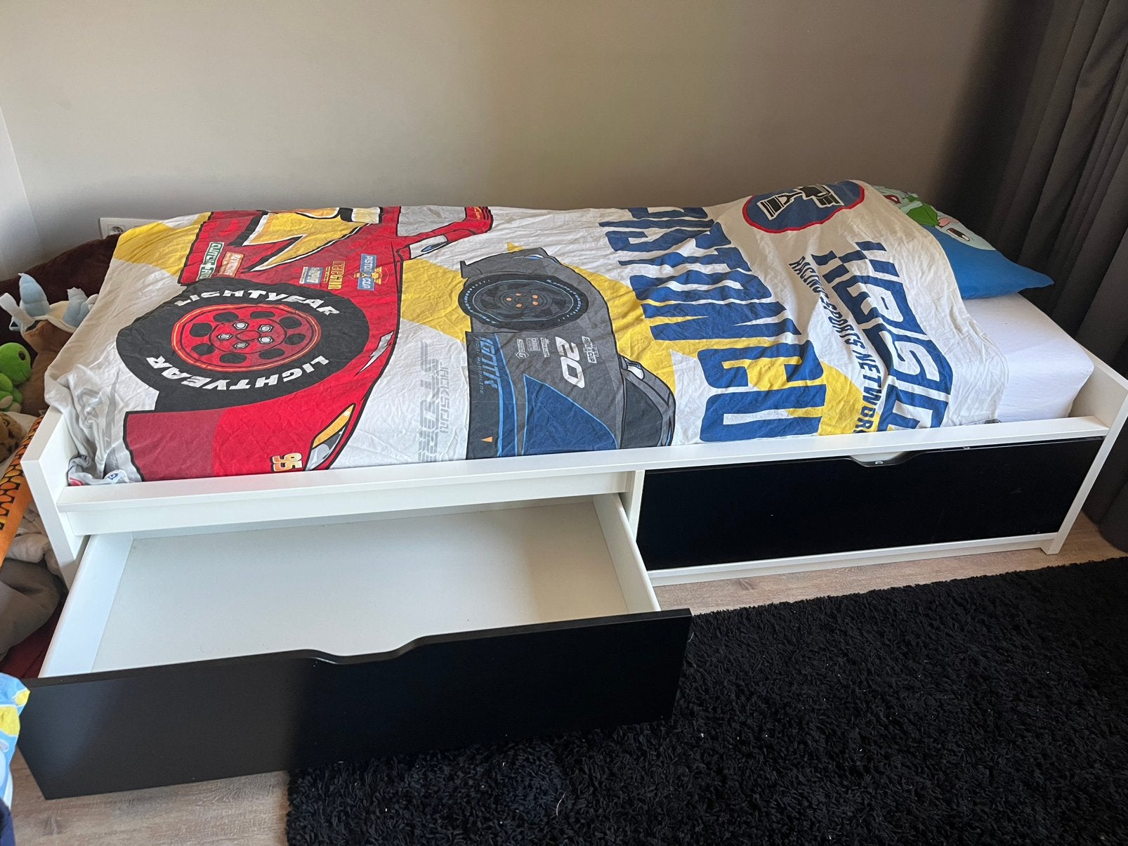 Bed ikea met lades, Ophalen, Zo goed als nieuw, Lattenbodem