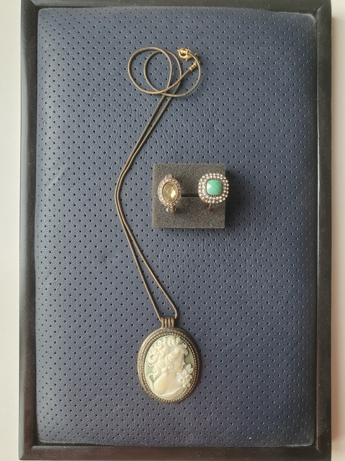 Pendentif et 2 bagues/ pendand and 2 rings, Ophalen, Gebruikt, Steen of Mineraal