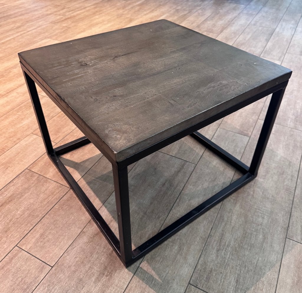 Robuuste bijzettafel met smeedijzeren onderstel – 60  60 cm, Ophalen