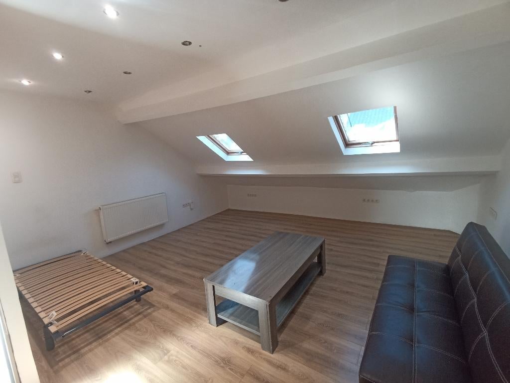 STUDIO TE HUUR IN CHARLEROI, Immo, Appartementen en Studio's te huur, Charleroi