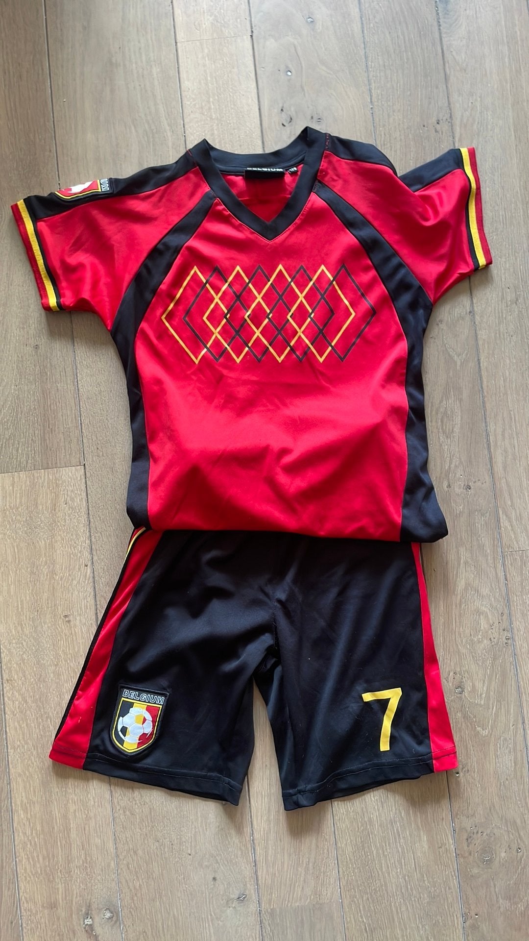 Voetbalpakje Belgium rode duivels 7  maat 128, Sport en Fitness, Ophalen of Verzenden, Gebruikt, Trainingspak