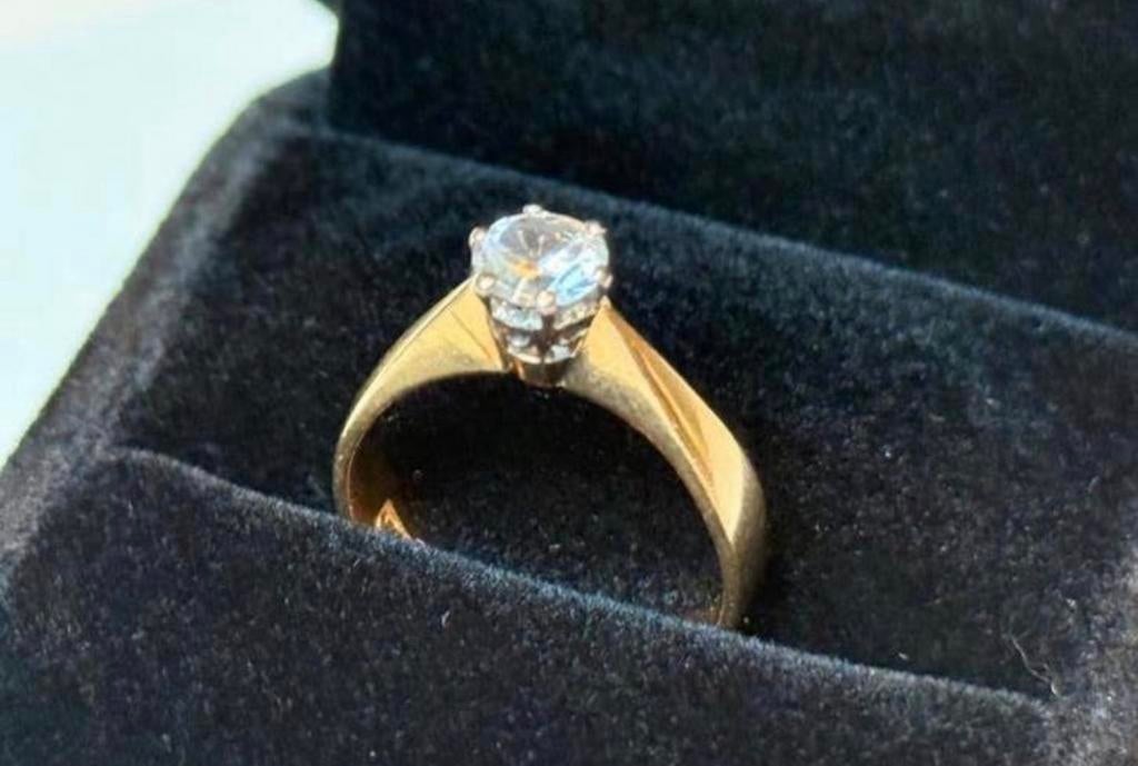 18 karaat gouden trouwring 1 natuurlijke diamant van 0.58ct!, Handtassen en Accessoires, Ringen, Geel, Ophalen of Verzenden, 17 tot 18