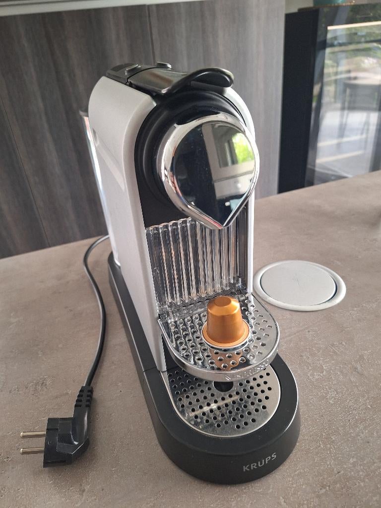 Krups Nespresso met cups, Elektronische apparatuur, Koffiezetapparaten, Ophalen, Gebruikt, Koffiemachine, 1 kopje