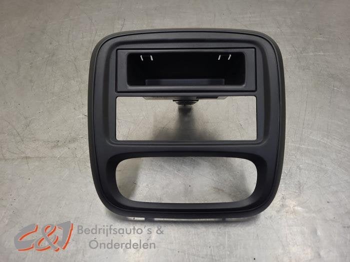 Radio omlijsting van een Renault Trafic, Gebruikt, -, Renault, -