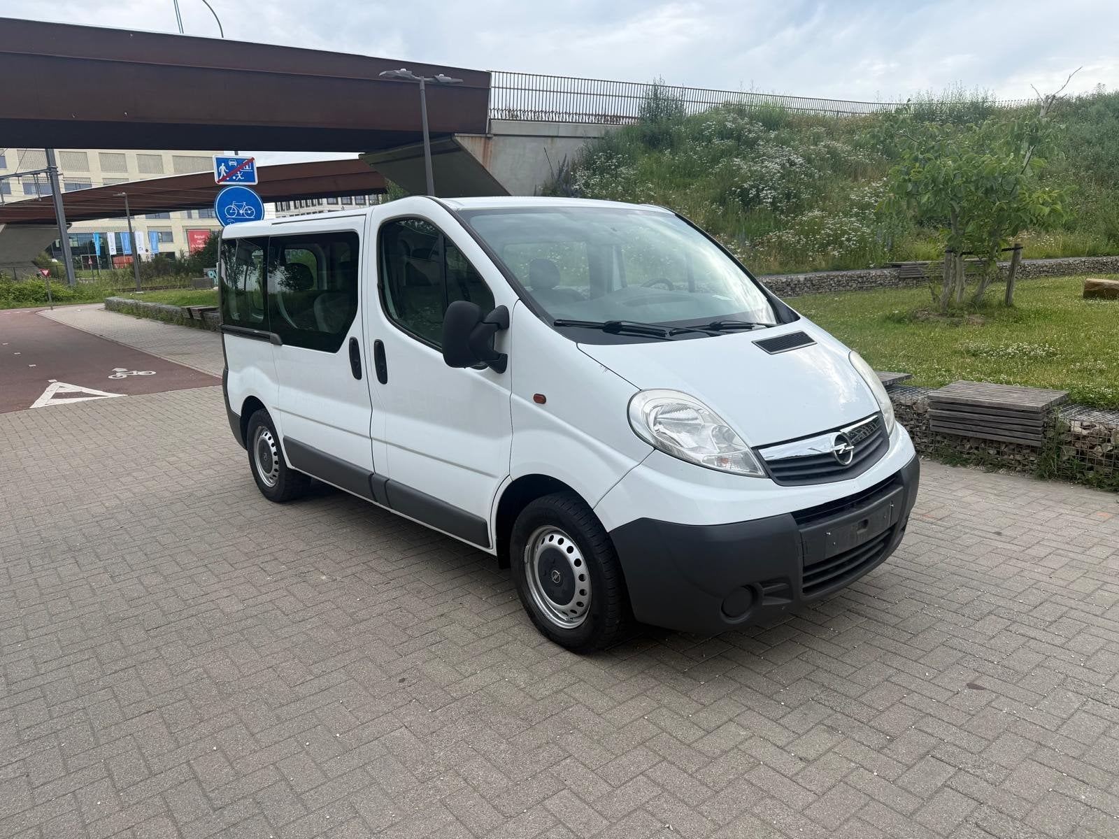 OPEL VIVARO 2.0TDCI 2014 63000KM AIRCO KEURING 9 ZITPLAATSEN, Auto's, Bestelwagens en Lichte vracht, Voorwielaandrijving, Stof