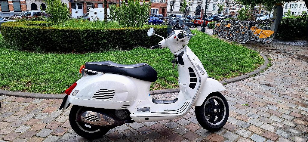 Vespa 300 Ice krijgt 2750 euro, Fietsen en Brommers, Ophalen, Gebruikt, 300 cc, Benzine