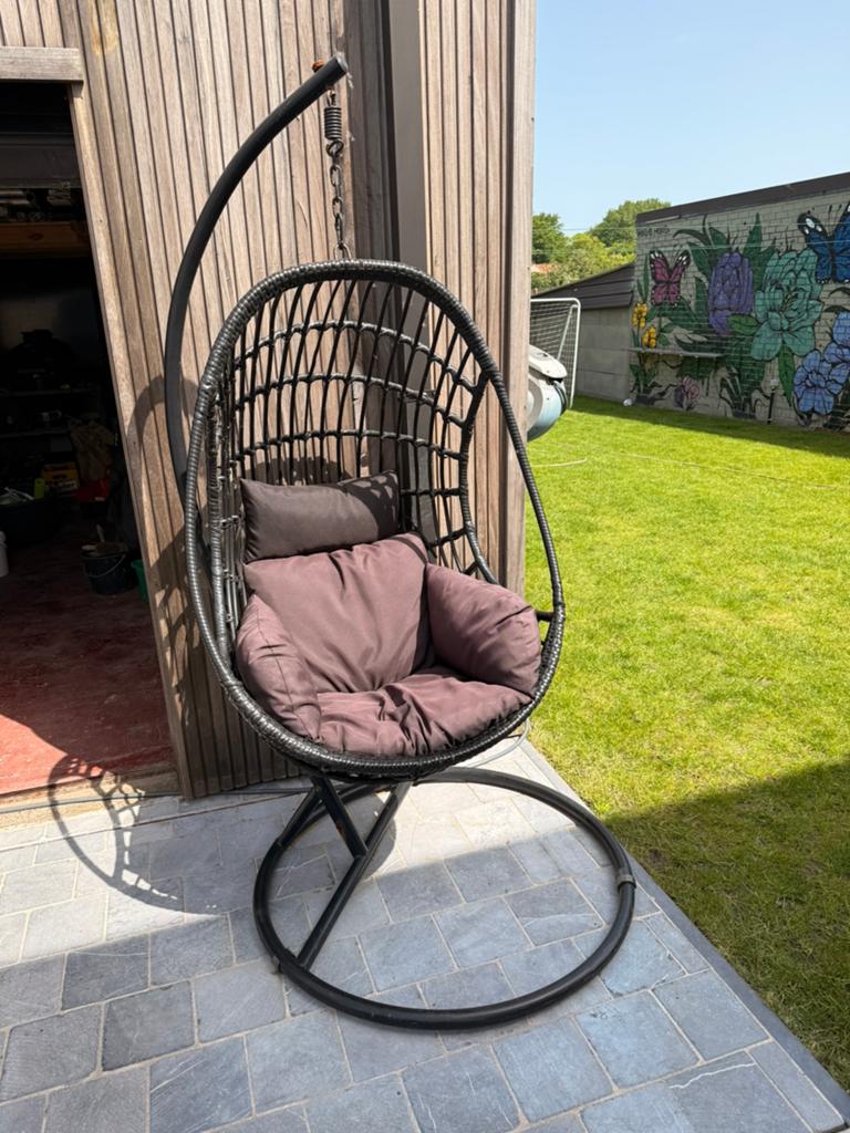 Hangstoel/ egg chair, Ophalen, Zo goed als nieuw