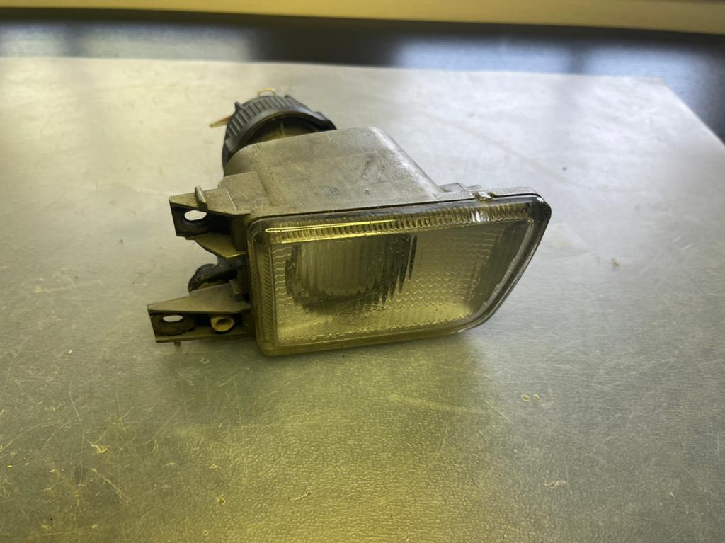 Antibrouillard droit Vw Golf 3, Autos : Pièces & Accessoires, Enlèvement ou Envoi, Utilisé, Volkswagen