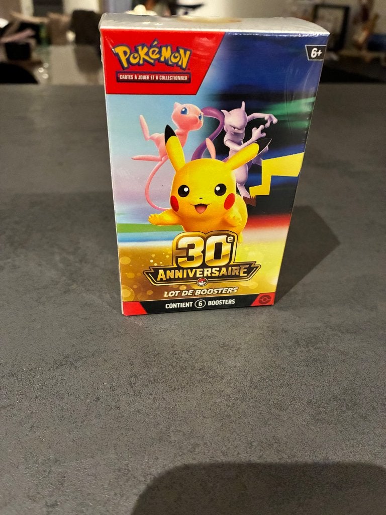 Pokémon 30 ans, Ophalen of Verzenden, Nieuw, Boosterbox