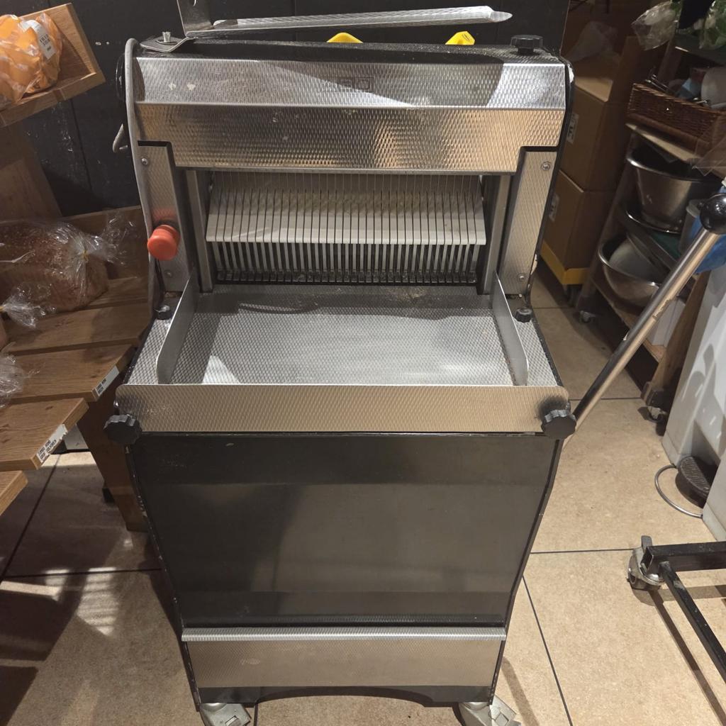 Brood snijmachine, Enlèvement