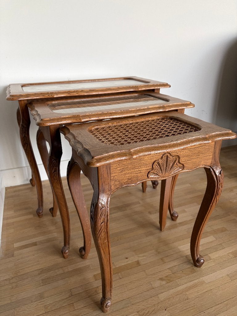 Set van 3 bijzettafels met rotan & houtsnijwerk, Enlèvement, Utilisé, Verre
