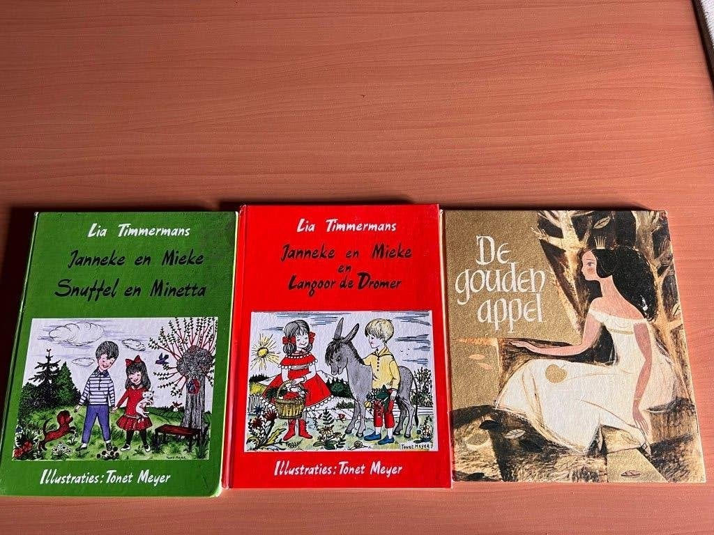 Gouden Bladzijden, naverteld door Lia Timmermans + Janneke E, Ophalen of Verzenden, Gelezen, Sprookjes