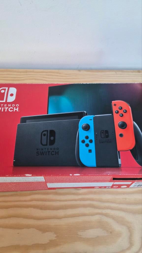 Switch v2 pucée en excellent etat