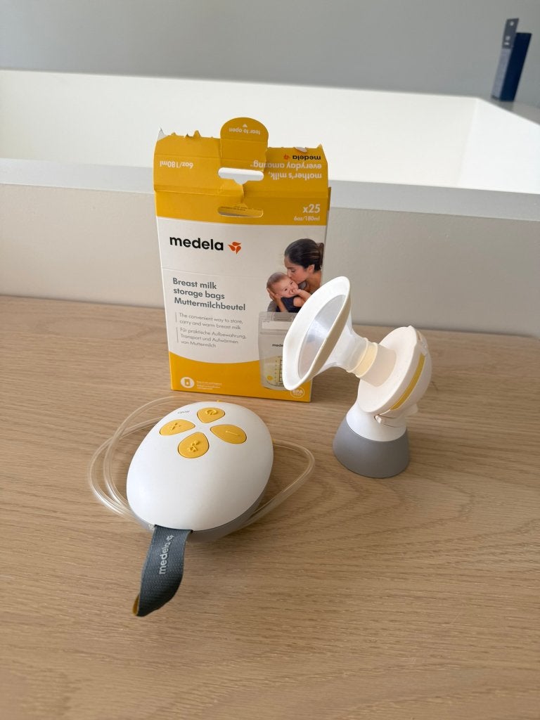 Medela Solo Enkele Elektrische Borstkolf + Bewaarzakjes, Kinderen en Baby's, Ophalen of Verzenden, Gebruikt, Borstkolf