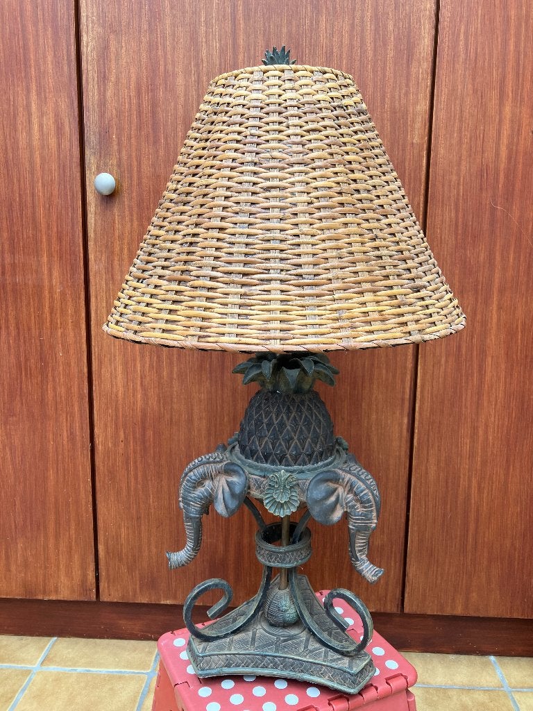 Mooie rotan lamp met olifant en ananas profiel, Huis en Inrichting, Ophalen