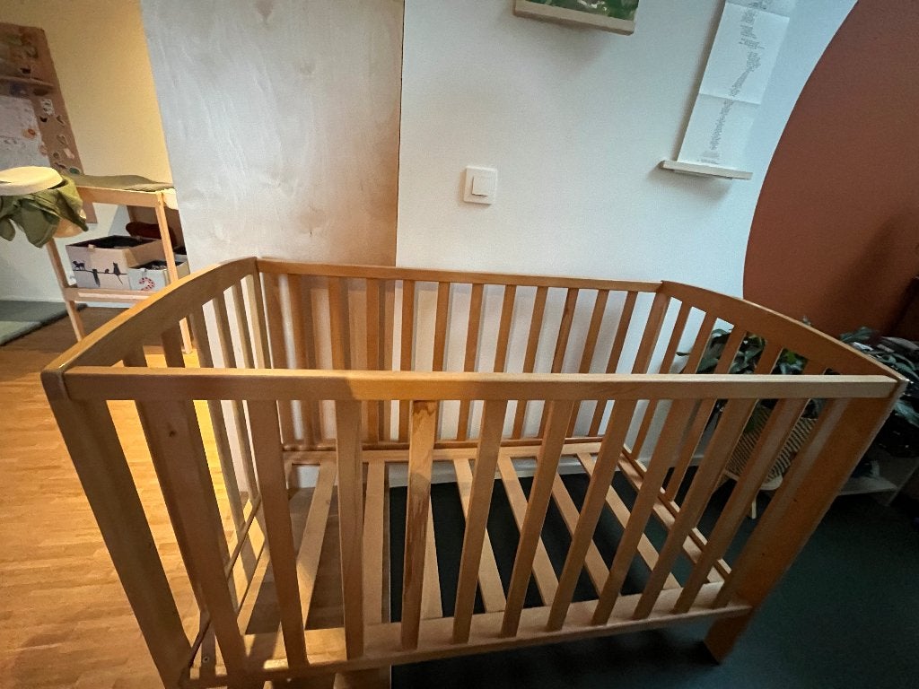 Houten babybedje, Kinderen en Baby's, Babywiegjes en Ledikanten, Ophalen, Gebruikt, Ledikant