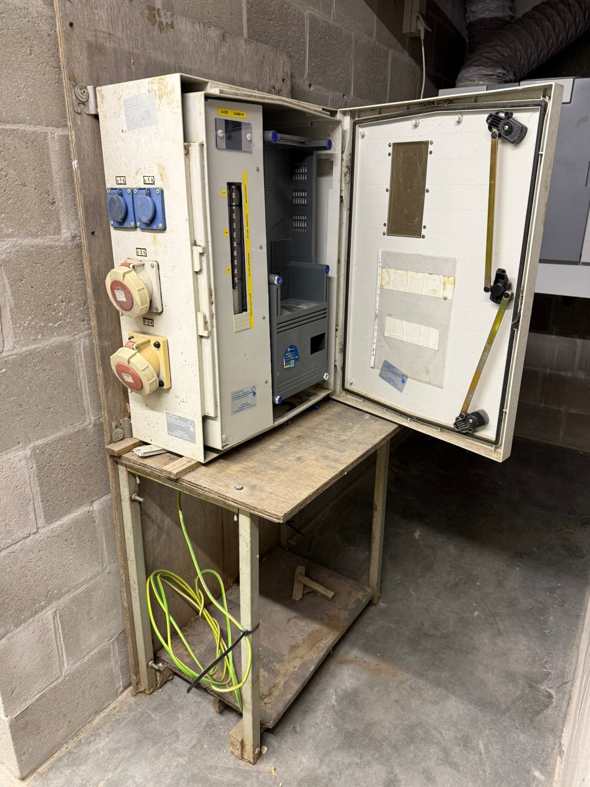 Werfkast electriciteitskast, Ophalen, Zo goed als nieuw