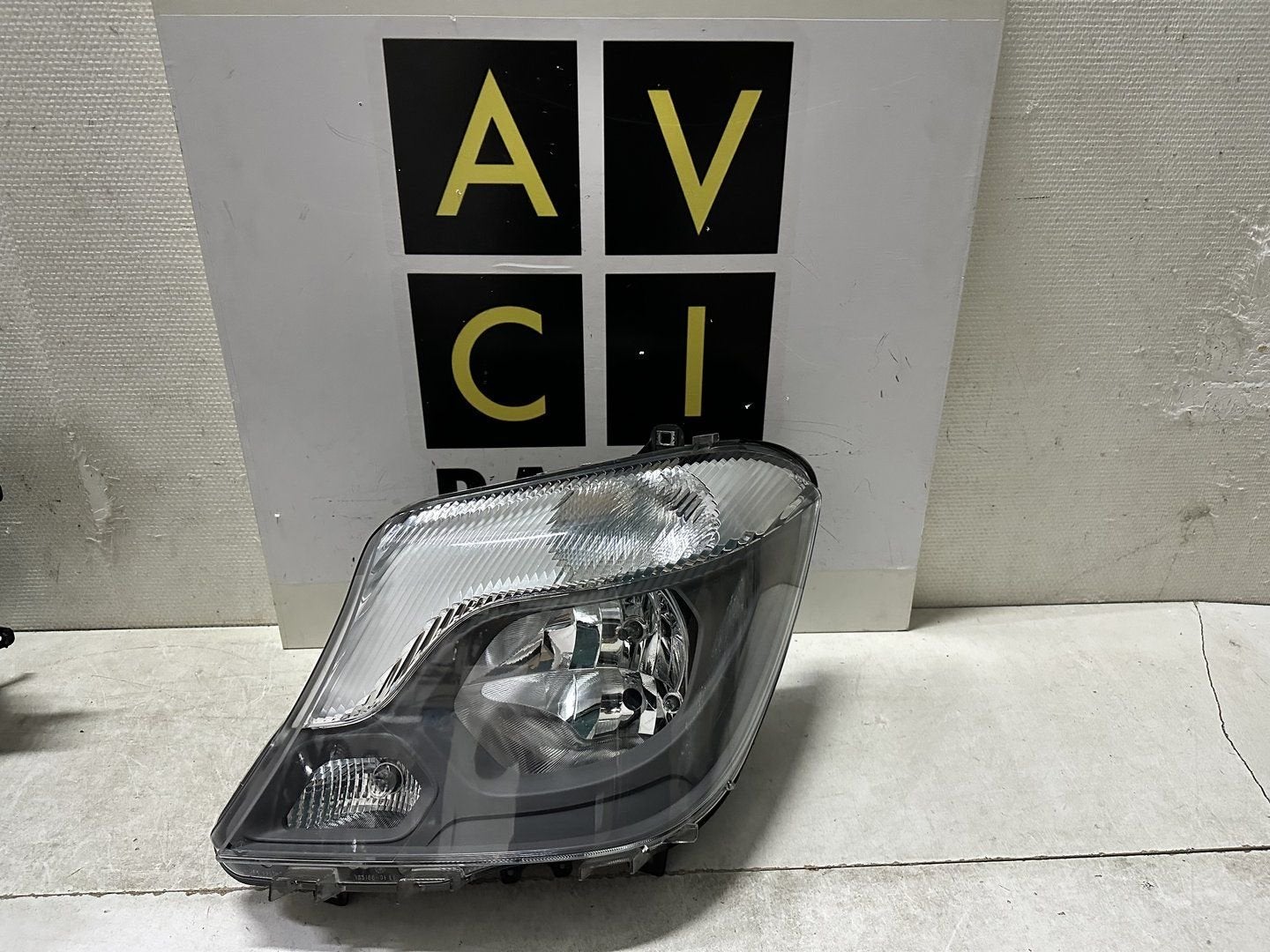 Koplamp Mercedes Sprinter W906 Facelift A9068205600 Links, Gebruikt, -, Ophalen of Verzenden, -