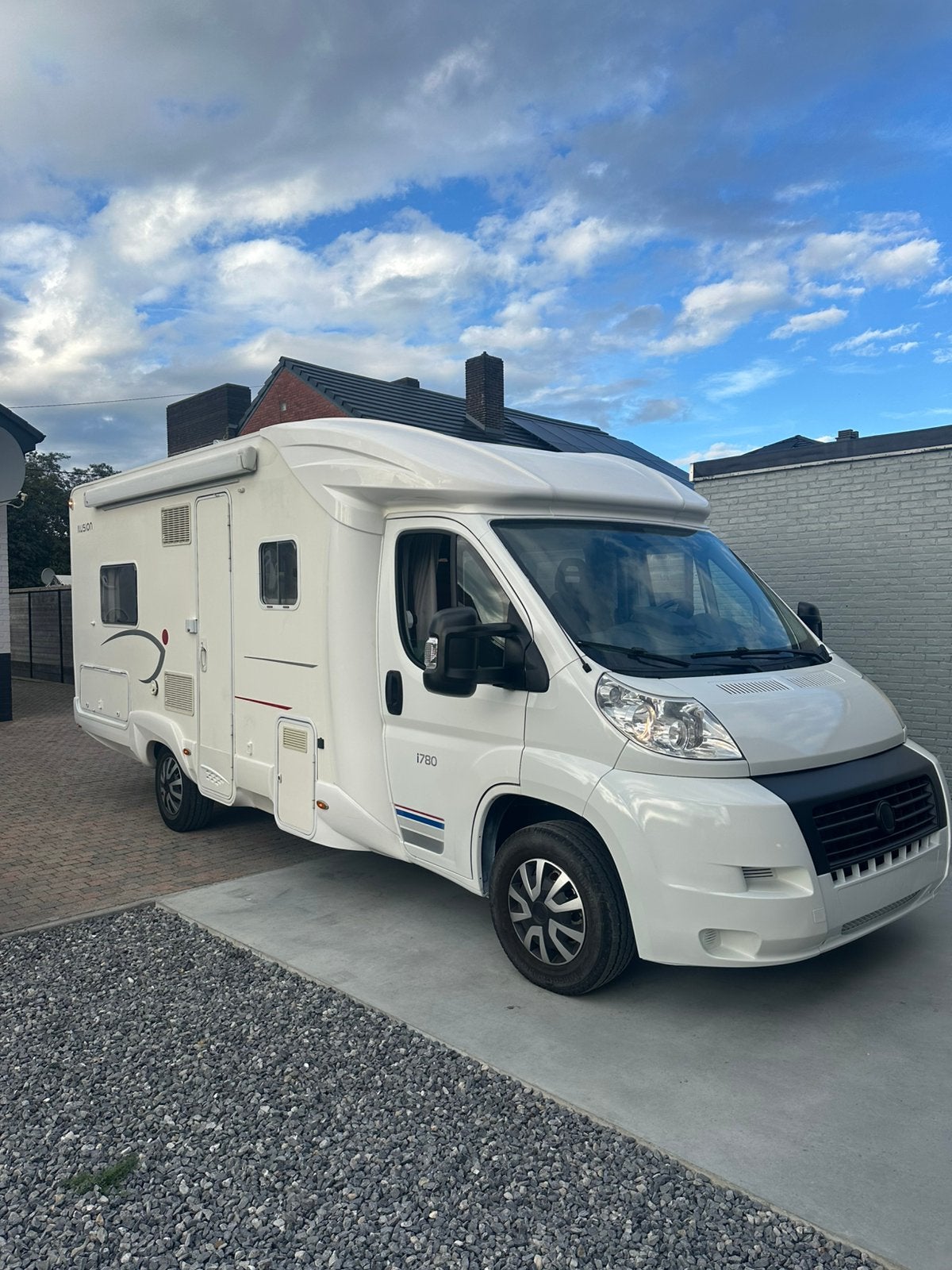 Camping-car semi-intégré, Jusqu'à 4, Fiat, Boîte manuelle, Diesel