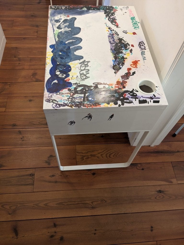 GRATIS: IKEA MICKE Bureau – Uniek / DIY / Street Art Look, Ophalen, IKEA, 50 cm, 73 cm