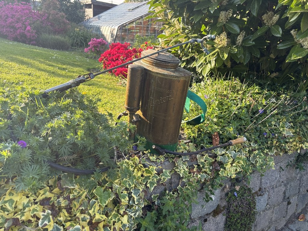 Koperen rugsproeier, Ophalen, Koper