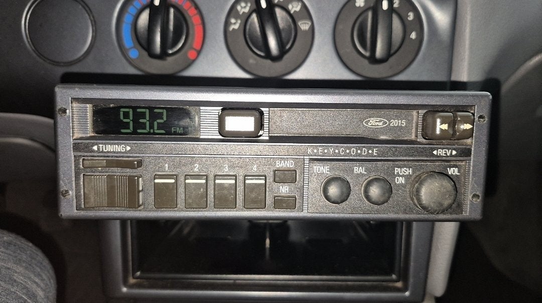 late jaren 80 begin 90 ford radio met code, Auto diversen, Ophalen of Verzenden, Gebruikt