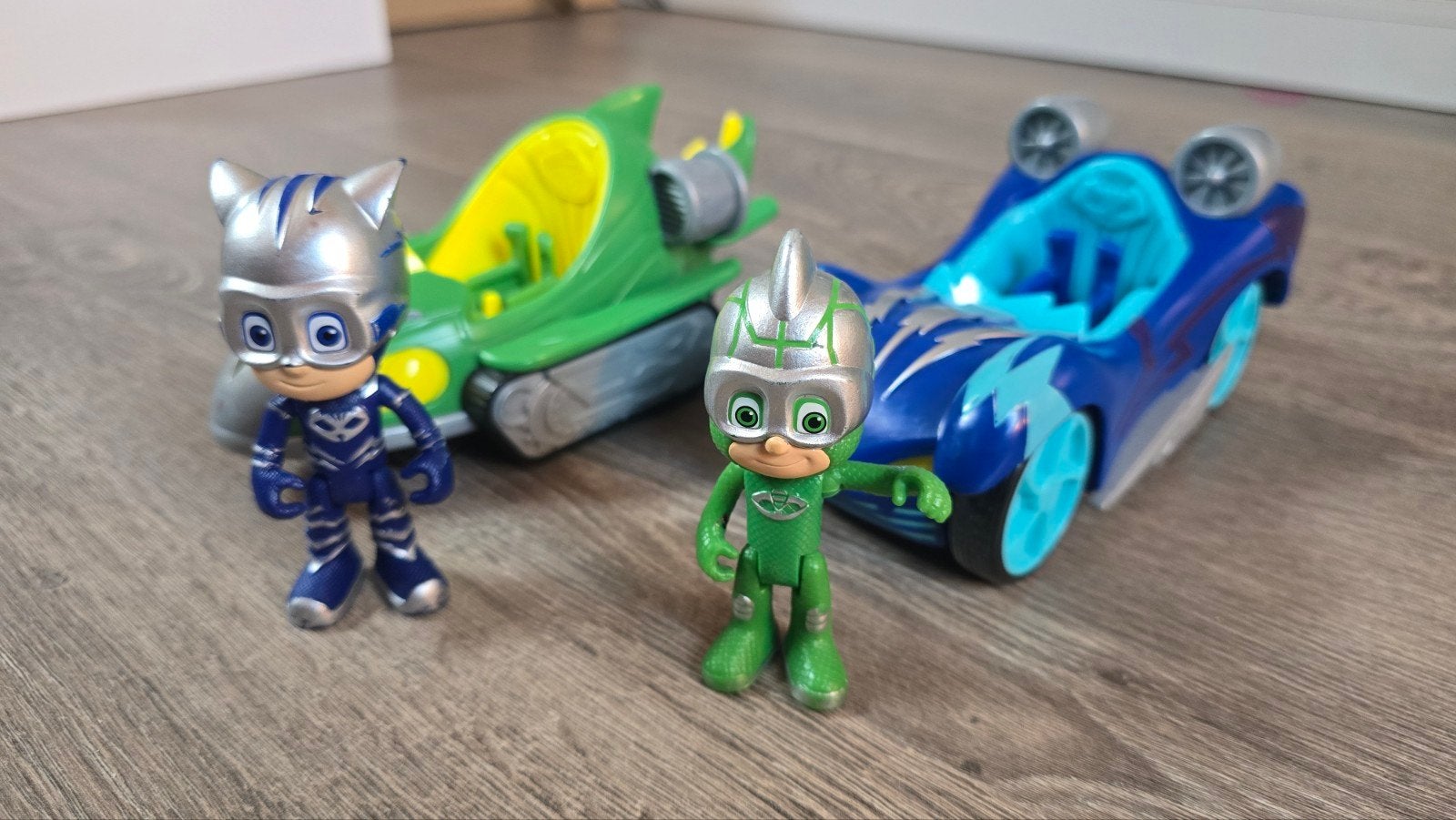 Lot Pyjamasques : Yoyo et Gluglu avec leurs véhicules, Enfants & Bébés, Jouets | Figurines, Enlèvement ou Envoi