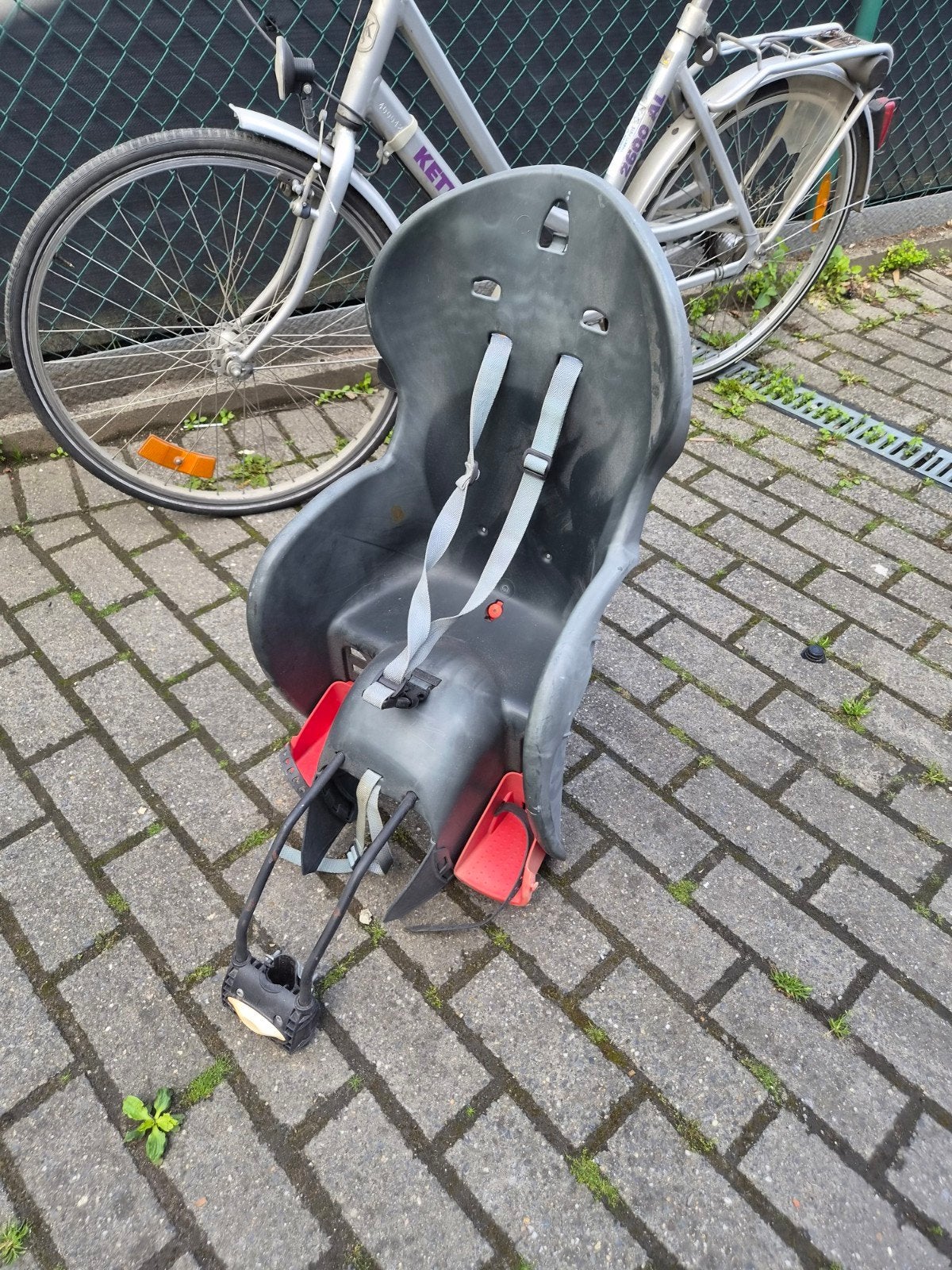 Kinderzitje, Fietsen en Brommers, Ophalen
