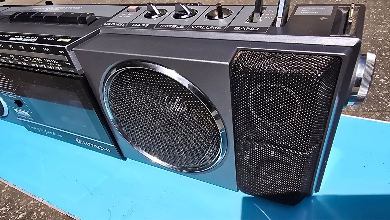 Vintage radio cassette HITACHI, Enlèvement
